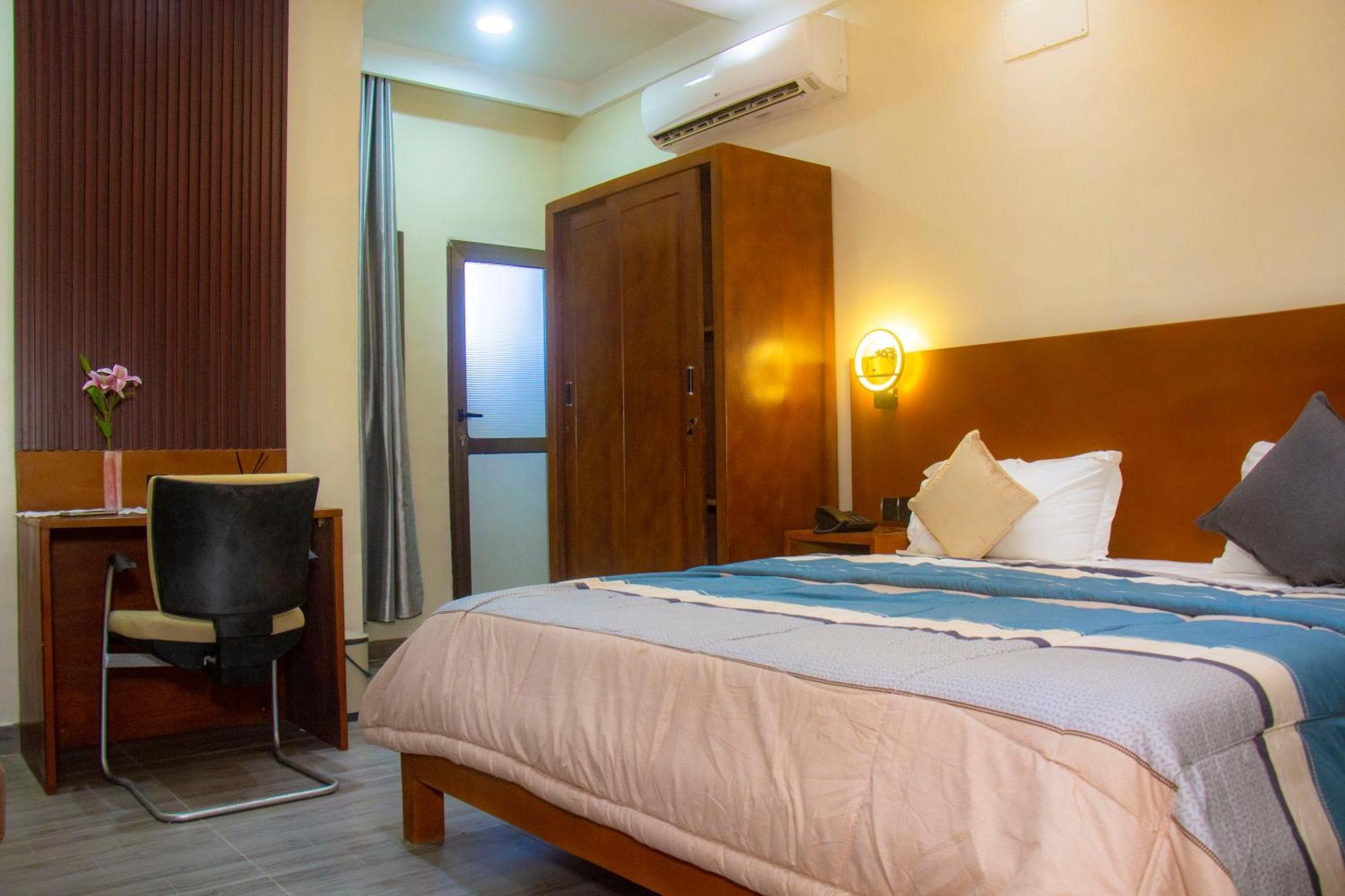 Hotel L'Apero Cotonou Exterior photo